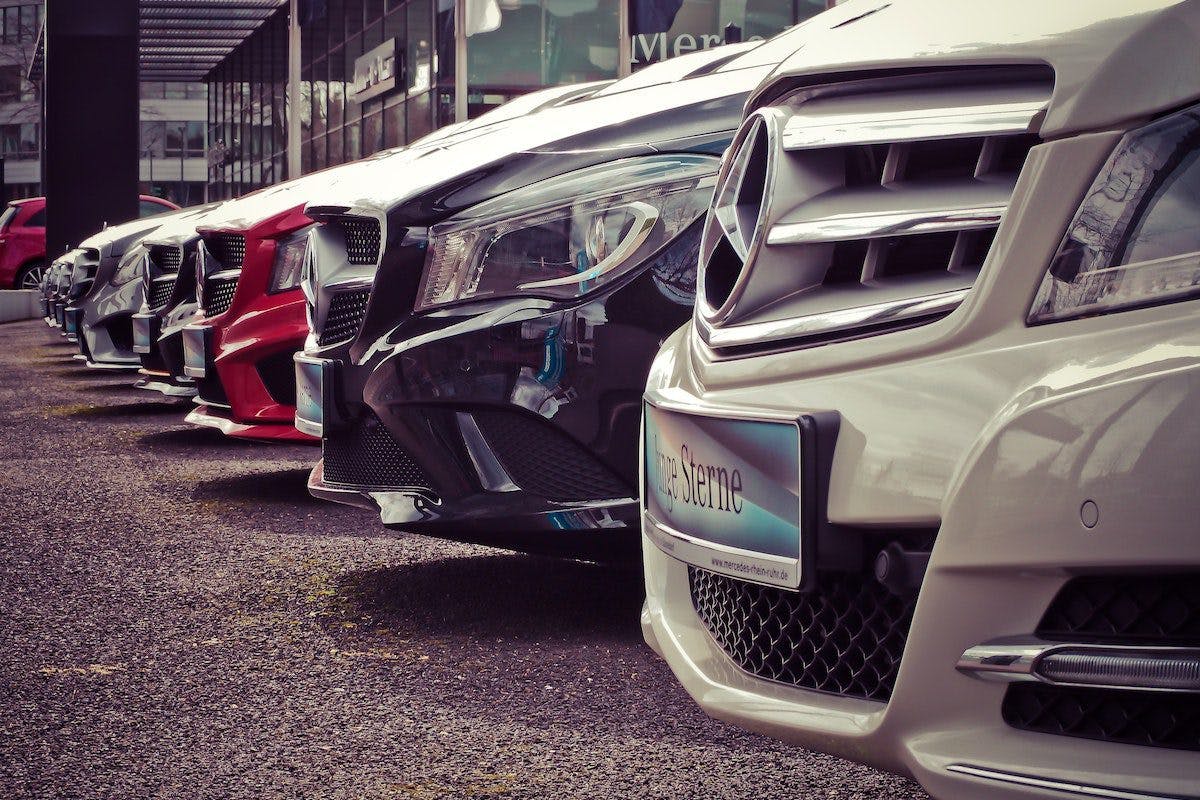 a row of cars parked in a row